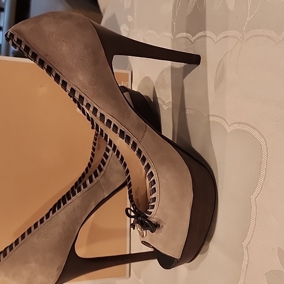 Michael Kors Suede Plataforms - Picture 3 of 7